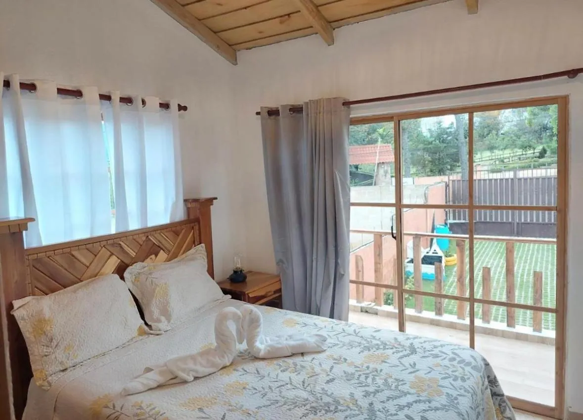 Деревянный коттедж Villas Montelindo Констанса